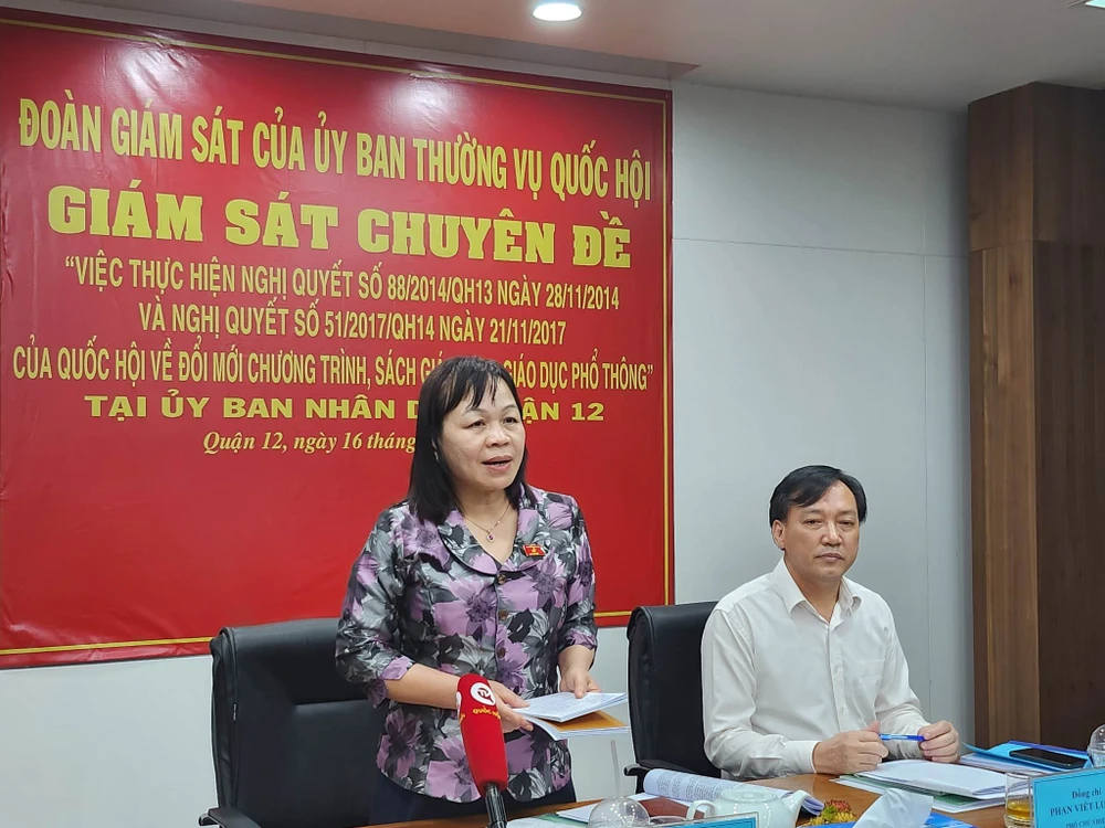 Bà Nguyễn Thị Mai Hoa, Phó Chủ nhiệm Uỷ ban Văn hoá, Giáo dục Quốc hội trao đổi tại buổi làm việc chiều nay. Ảnh: NGUYỄN QUYÊN