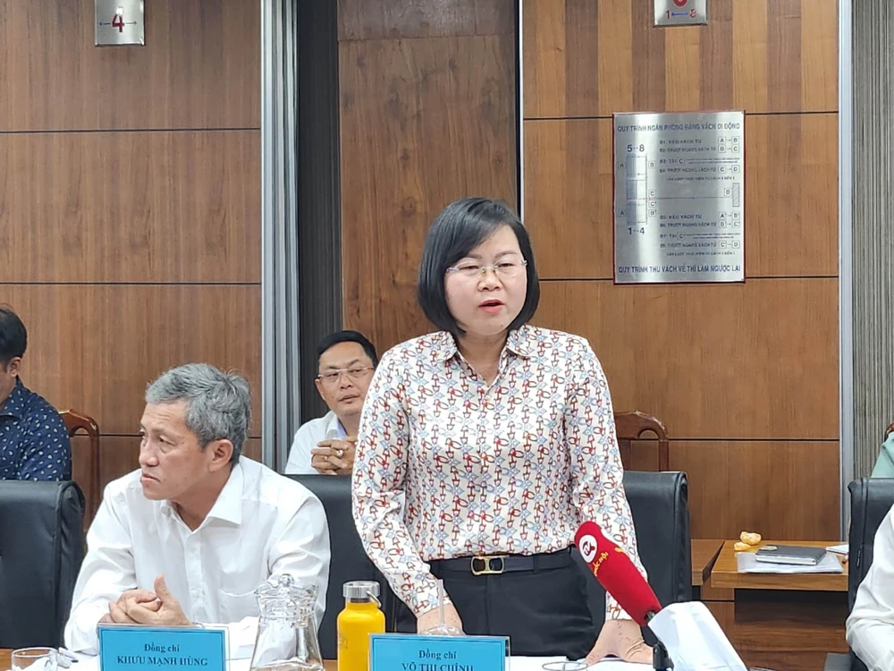 Bà Võ Thị Chính, Phó Chủ tịch UBND quận 12 trao đổi tại buổi làm việc. Ảnh: NGUYỄN QUYÊN