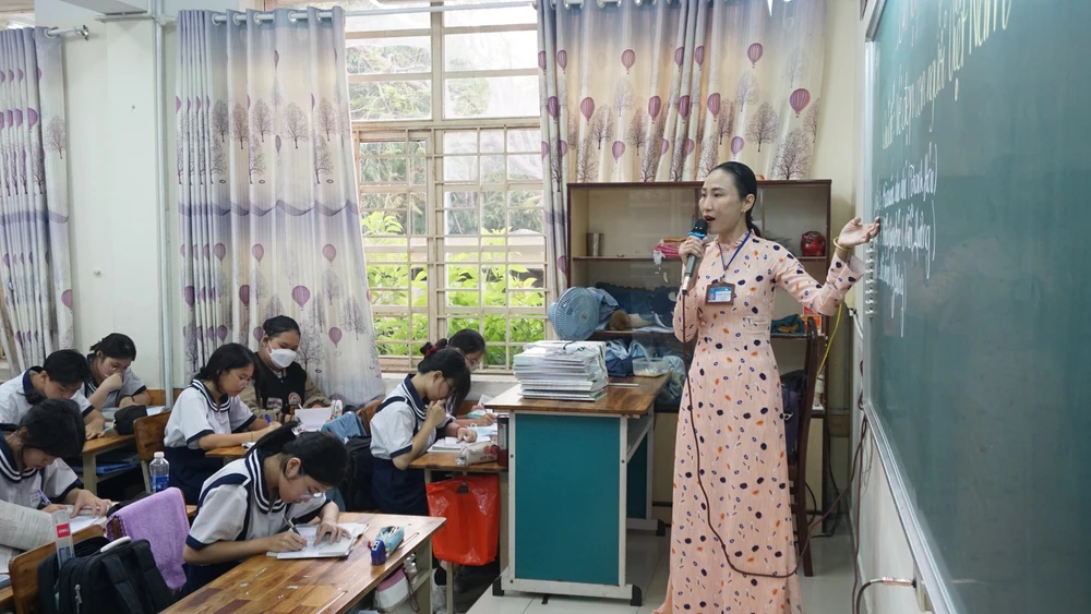 Một tiết học của học sinh lớp 9 Trường THCS Lê Văn Tám, quận Bình Thạnh. Ảnh: NGUYỄN QUYÊN