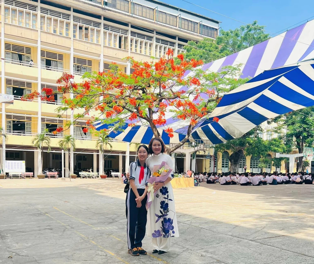 "Hè tới, phượng nở cũng khiến lòng mình xao xuyến" - cô Hiệp bày tỏ.