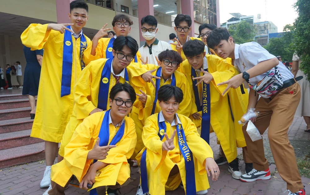 Lưu giữ khoảnh khắc bên nhau. Lưu giữ khoảnh khắc bên nhau.