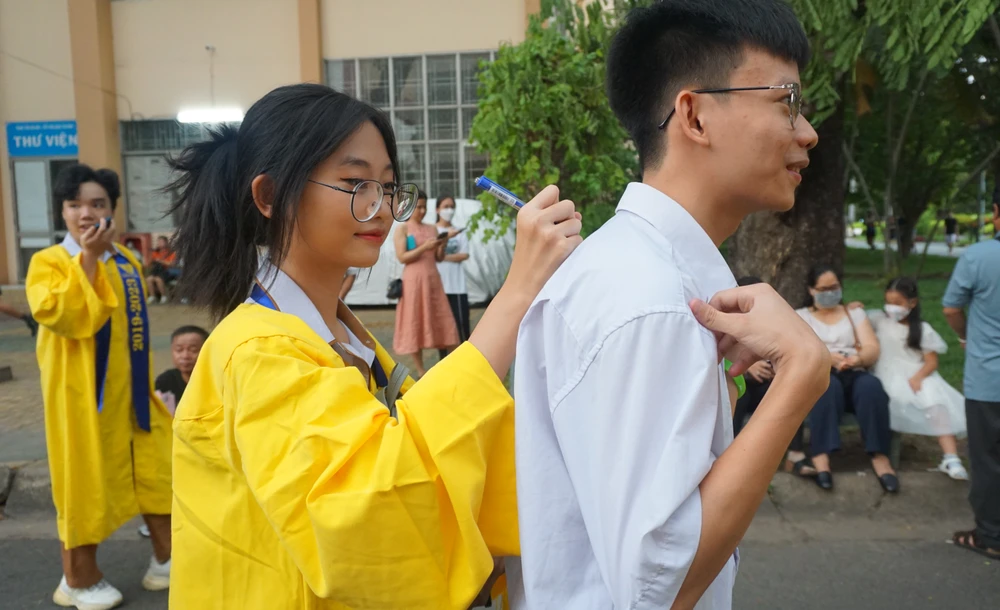 Những dòng lưu bút viết vội. Những dòng lưu bút viết vội.