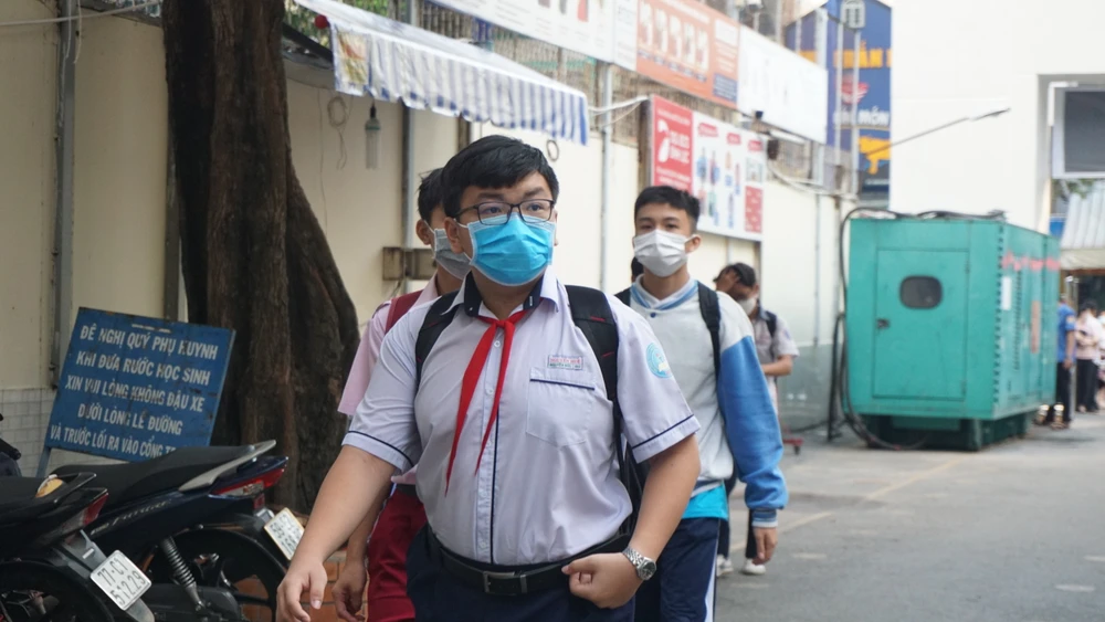 Thí sinh tham dự kỳ thi tuyển sinh vào lớp 10 Phổ thông Năng khiếu. Ảnh: NGUYỄN QUYÊN