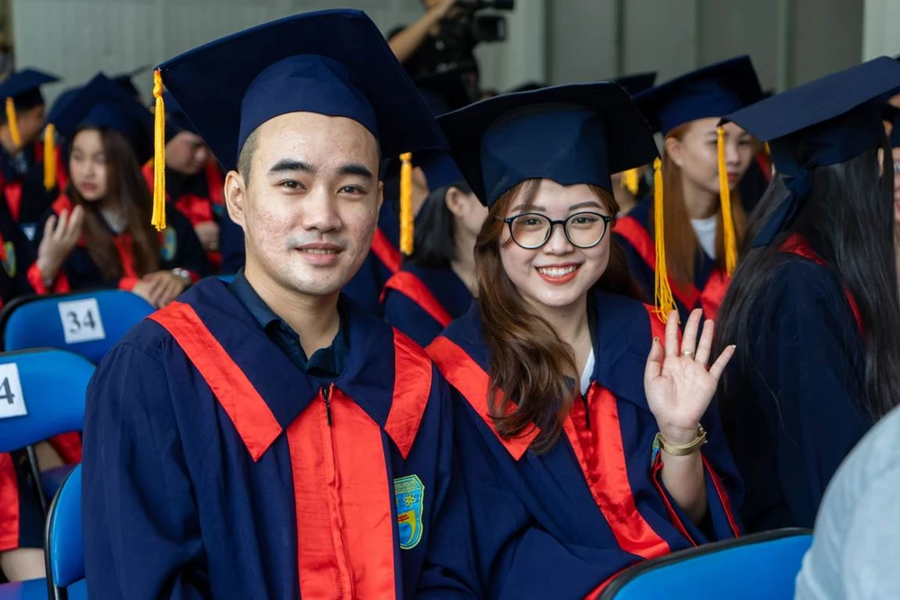 Sinh viên Trường Cao đẳng Phát thanh - Truyền hình II trong lễ trao bằng tốt nghiệp. Ảnh: WEBSITE TRƯỜNG