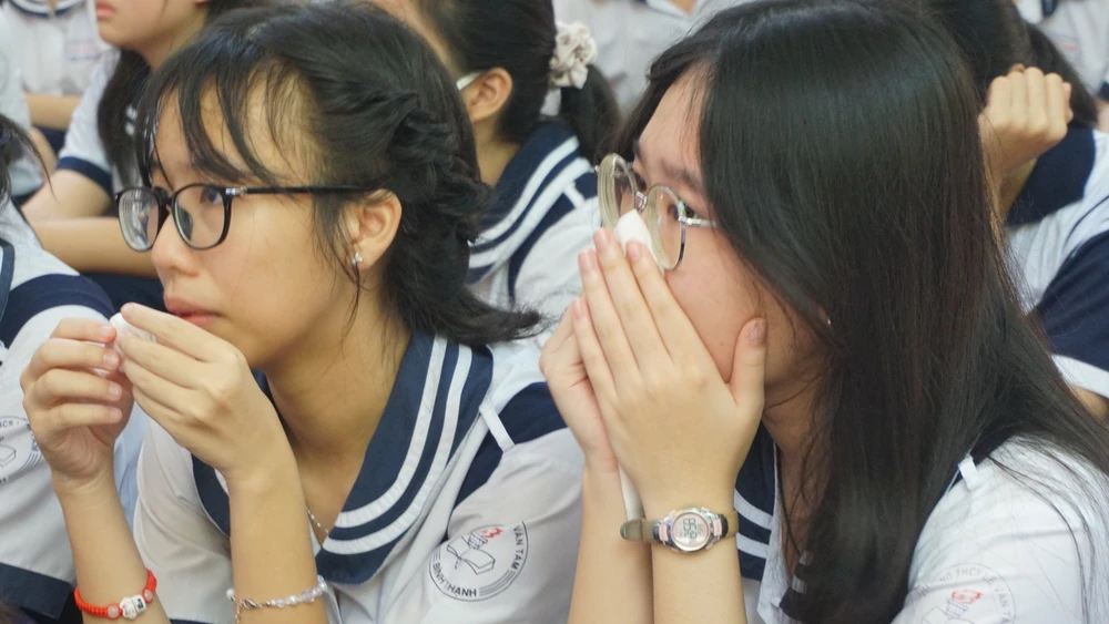 giọt nước mắt rơi....