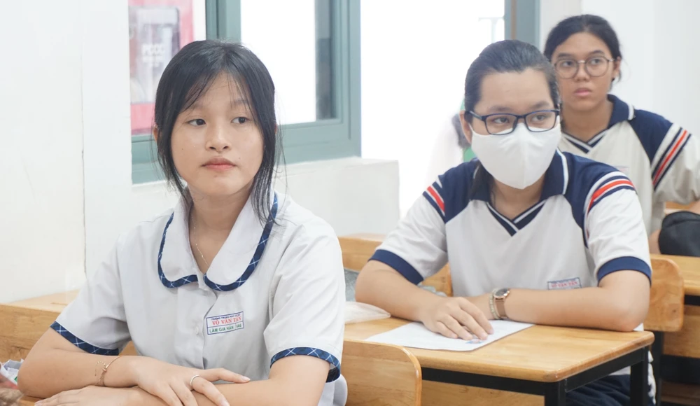 Thí sinh tham dự kì thi vào lớp 10. Ảnh: NGUYỄN QUYÊN