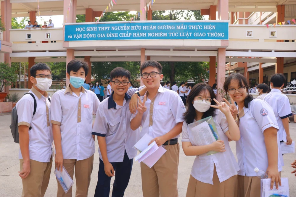 Học sinh tham dự kỳ thi tuyển sinh vào lớp 10 chuyên tại TP.HCM. Ảnh: VÕ THƠ