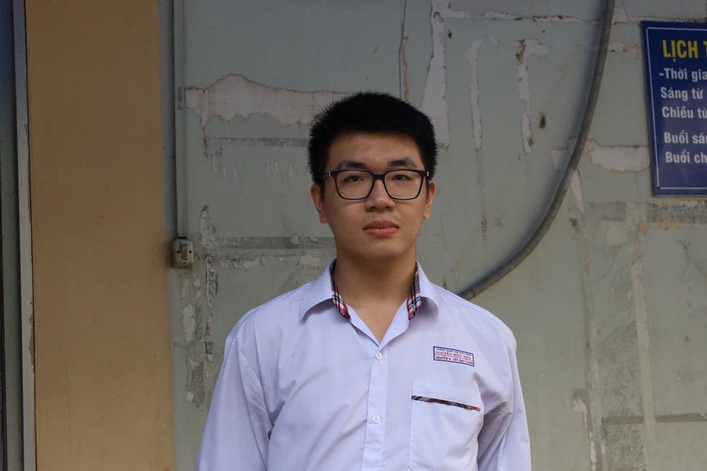 Bùi Tấn Đạt cho biết đã ôn luyện kỹ các môn nên khá tự tin. Ảnh: TRẦN MINH