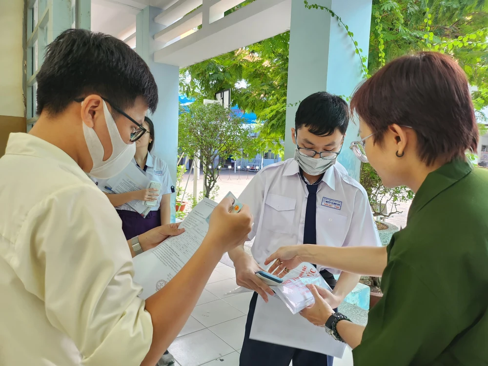 Thí sinh tham dự kỳ thi tốt nghiệp THPT tại Hội đồng thi TP,HCM. Ảnh minh hoạ: NGUYỄN QUYÊN Thí sinh tham dự kỳ thi tốt nghiệp THPT tại Hội đồng thi TP,HCM. Ảnh minh hoạ: NGUYỄN QUYÊN