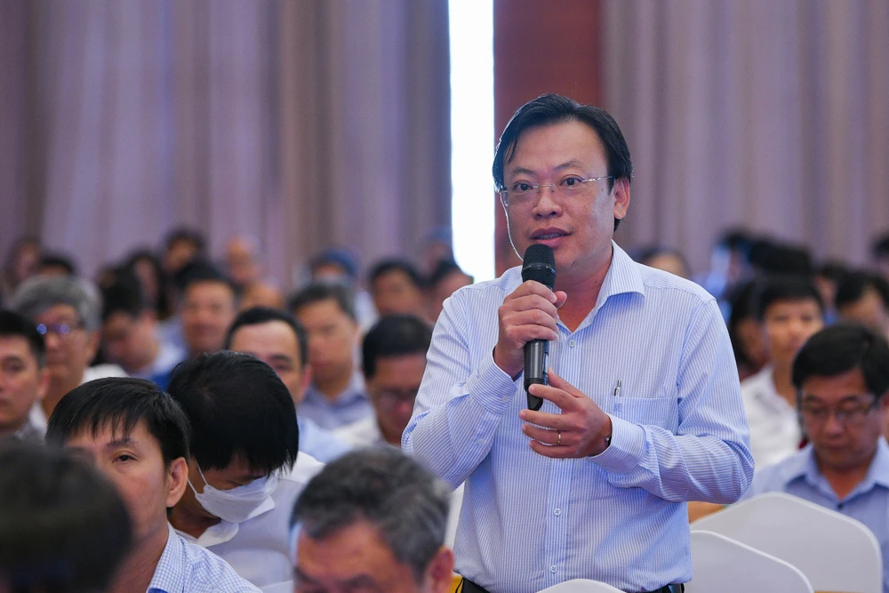 Ông Trần Tuấn Khanh, Phó Giám đốc Sở GD&amp;ĐT tỉnh An Giang trao đổi tại hội nghị. Ảnh: Bộ GD&amp;ĐT