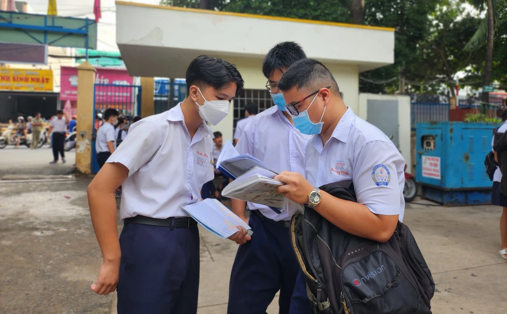 Học sinh tham dự kỳ thi tuyển sinh vào lớp 10 tại TP.HCM. Ảnh: NGUYỄN QUYÊN