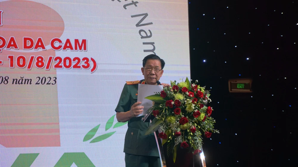 Thiếu tướng Trần Ngọc Thổ, Chủ tịch Hội nạn nhân chất độc da cam/dioxin TP.HCM phát biểu tại hội nghị. Ảnh: NGUYỄN QUYÊN