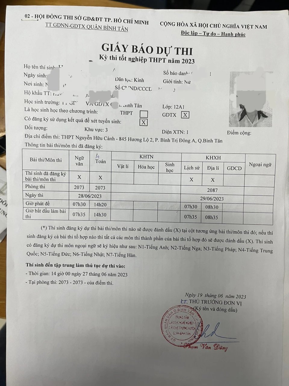 Tuy nhiên học viên này vẫn có giấy báo dự thi. Thậm chí em vẫn đi thi và đậu tốt nghiệp. Ảnh: CTV