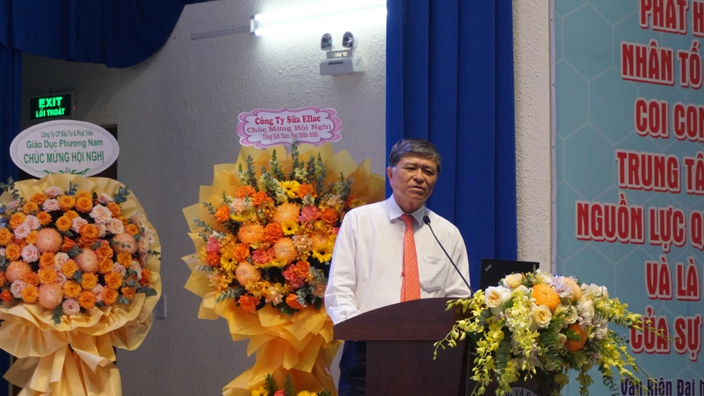 Giám đốc Sở GD&amp;ĐT TP.HCM Nguyễn Văn Hiếu phát biểu chỉ đạo tại hội nghị. Ảnh: NGUYỄN QUYÊN