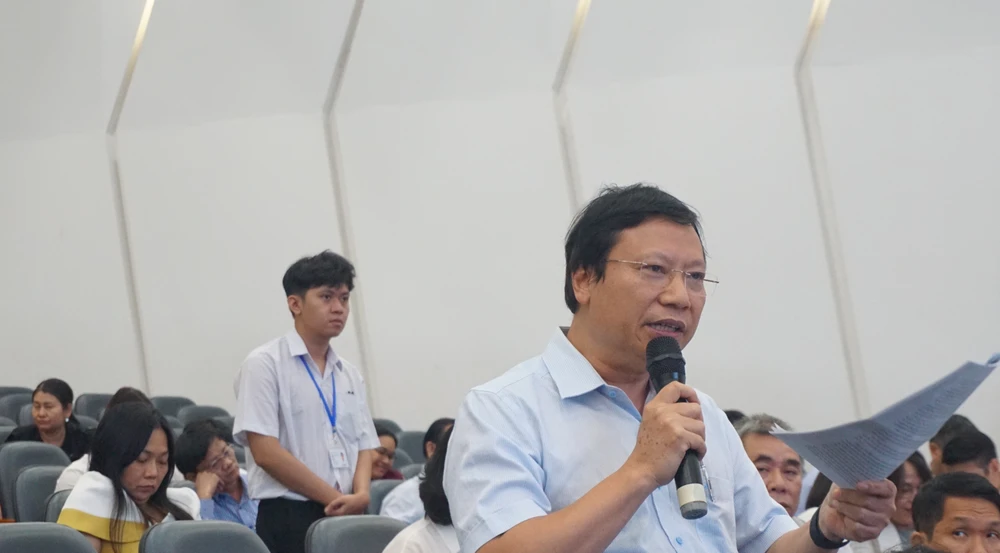 Ông Lê Quang Sơn, Phó Giám đốc Đại học Đà Nẵng, phát biểu tại hội nghị. Ảnh: NGUYỄN QUYÊN