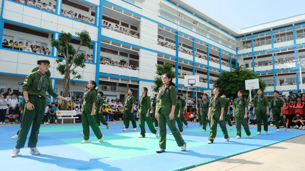 Trường Bùi Thị Xuân chấm điểm bài làm học sinh qua lượt like trên facebook, zalo