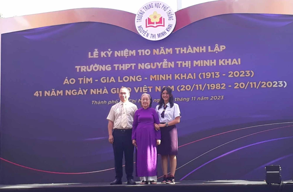 Ba thế hệ học Trường THPT Nguyễn Thị Minh Khai