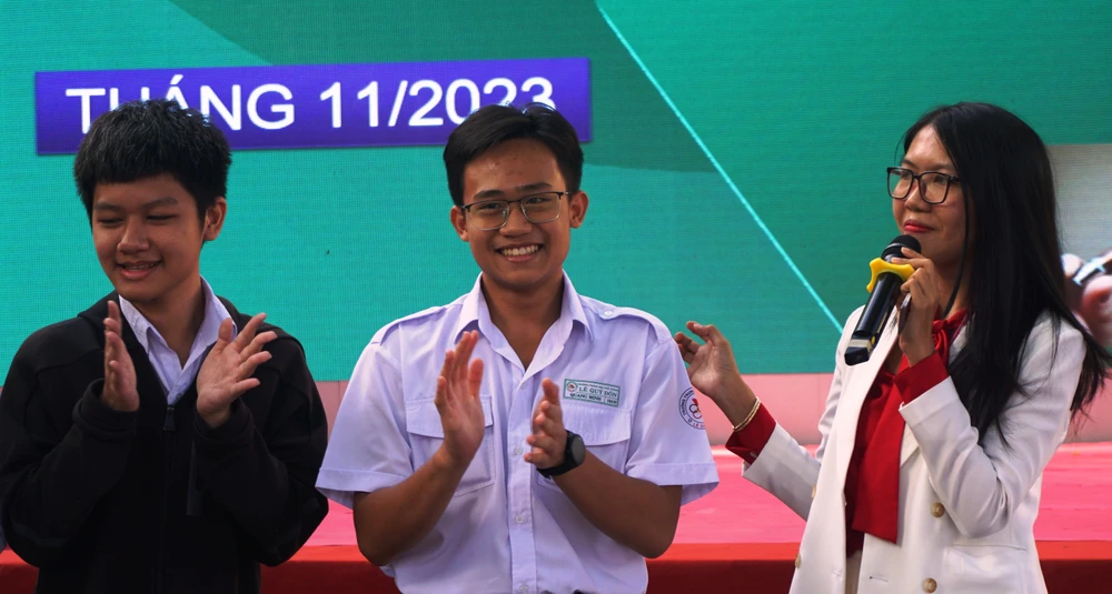 hút thuốc lá điện tử