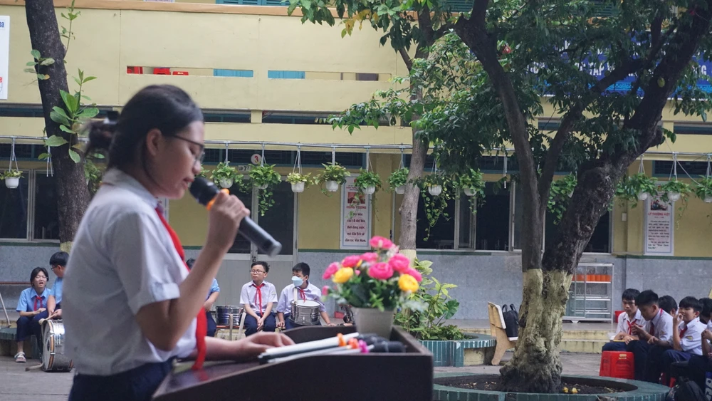 kể chuyện trước cờ