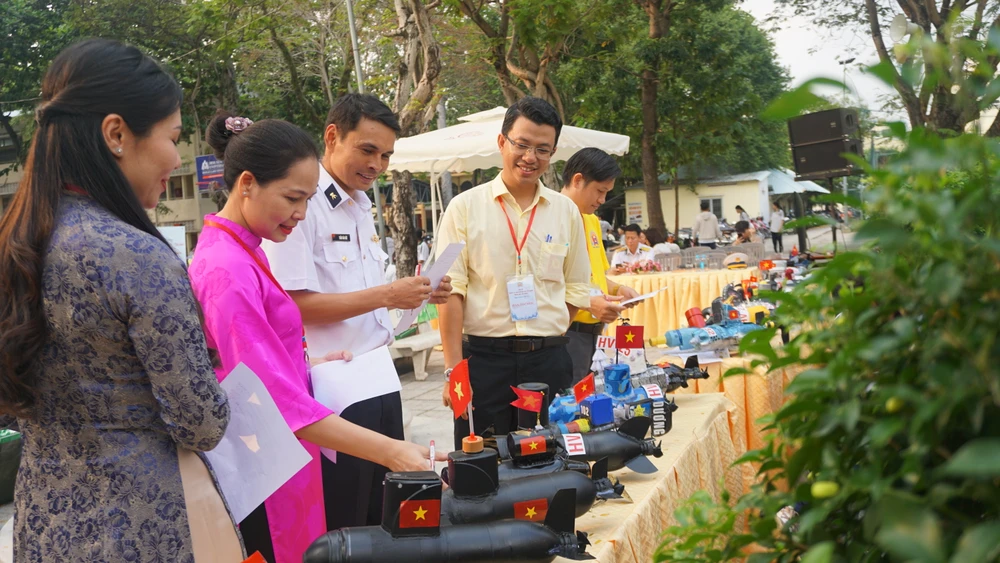 thiết kế mô hình tàu ngầm