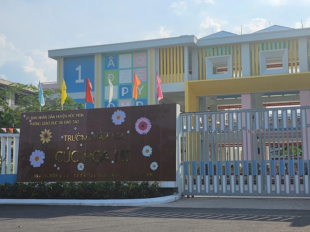 trẻ bị nhiều vết đỏ ở mông