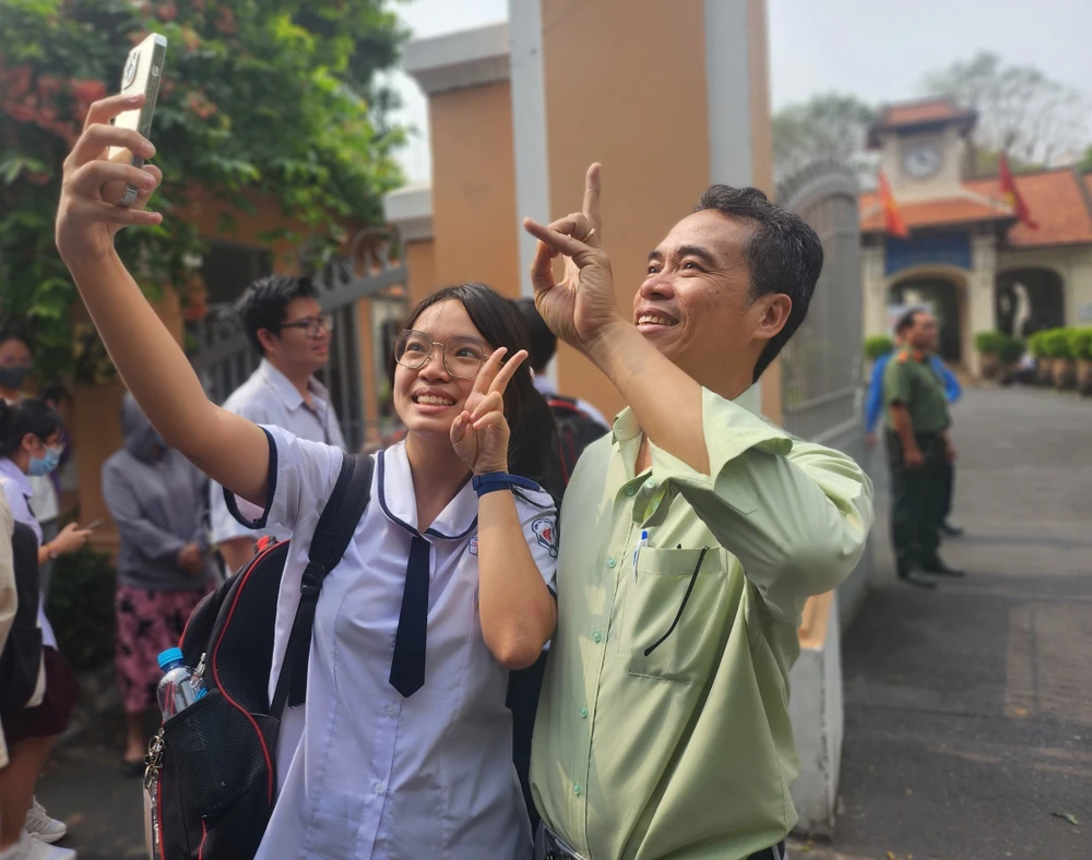 Đề Văn học sinh giỏi quốc gia đề cập đến mạng xã hội