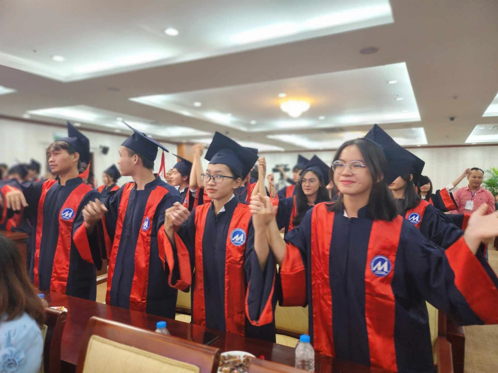 học bổng 'Nâng bước thủ khoa'