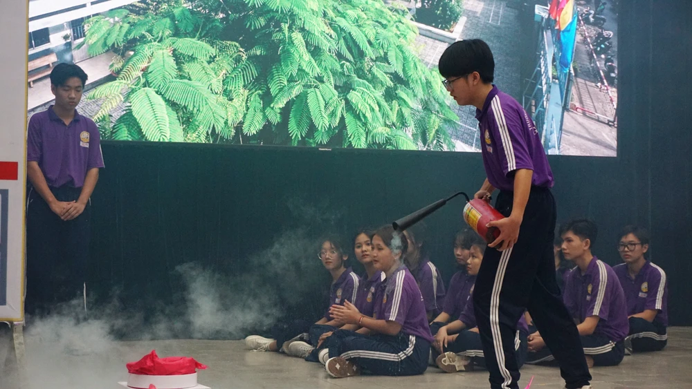 Mẹ bật khóc tại hội thi ‘Nét đẹp trường em’