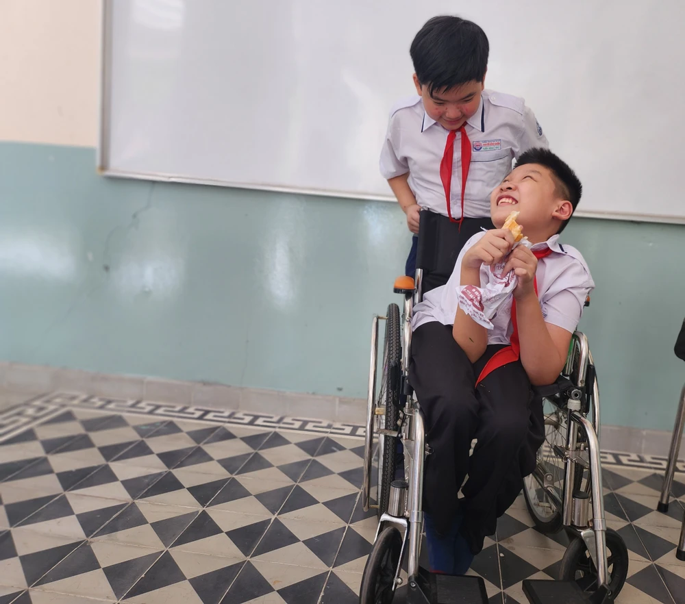 Mẹ bật khóc tại hội thi ‘Nét đẹp trường em’