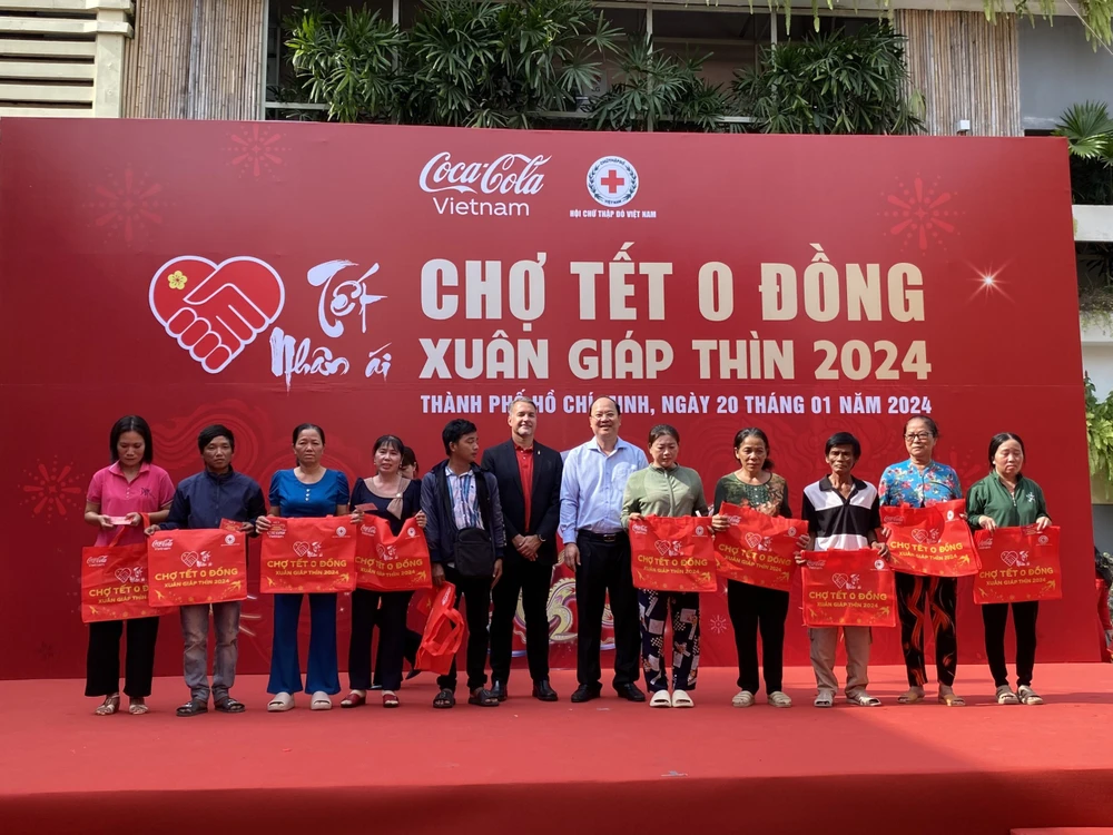 ‘Lần đầu tiên tôi đi siêu thị nhờ ‘Chợ tết 0 đồng’