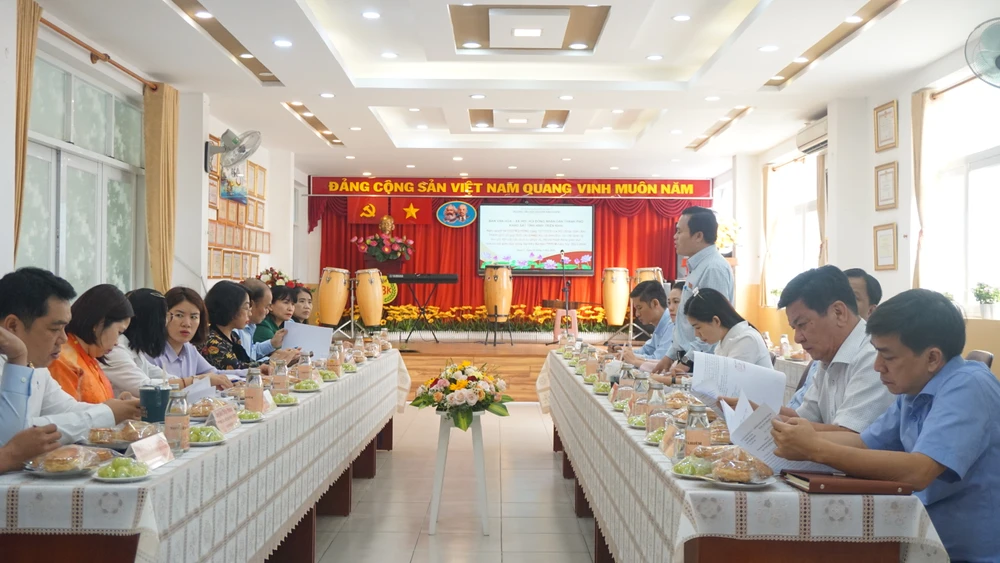 tiền ăn bán trú