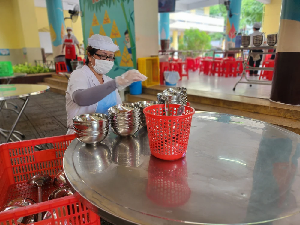 tiền ăn bán trú