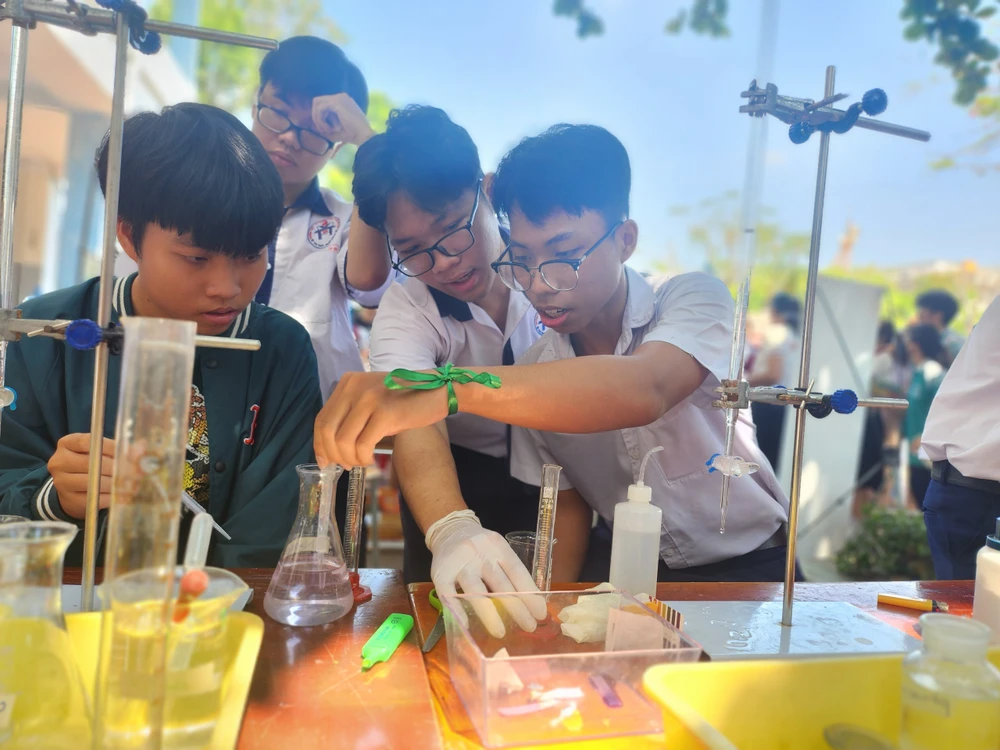 Một ngày làm học sinh Võ Trường Toản