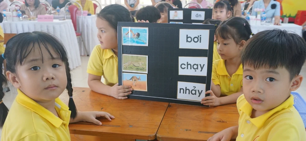 Tuyển sinh trái tuyến