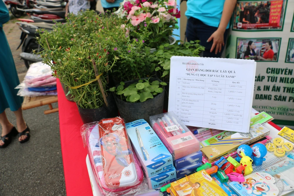 đổi rác lấy quà