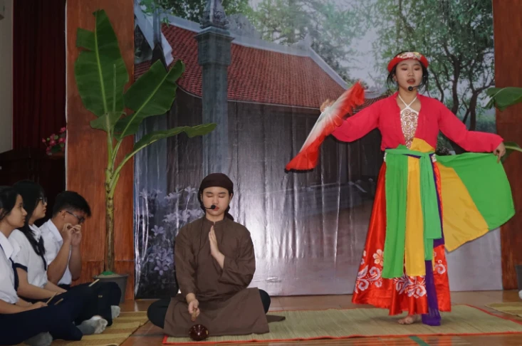 không dùng ngữ liệu sách giáo khoa ra đề Văn