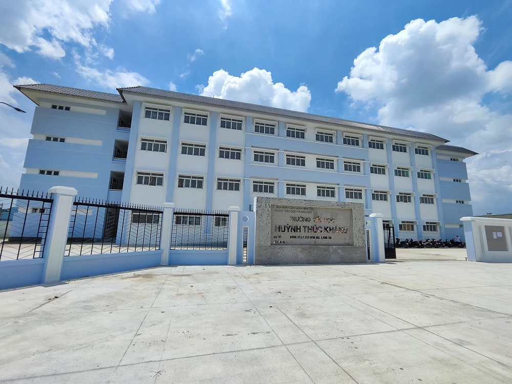 ngoi-truong-moi-10-Huynh Thuc Khang 1 (2).jpg