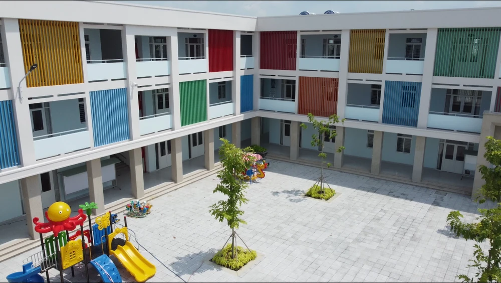 ngoi-truong-moi-4-Nguyet que 2.JPG