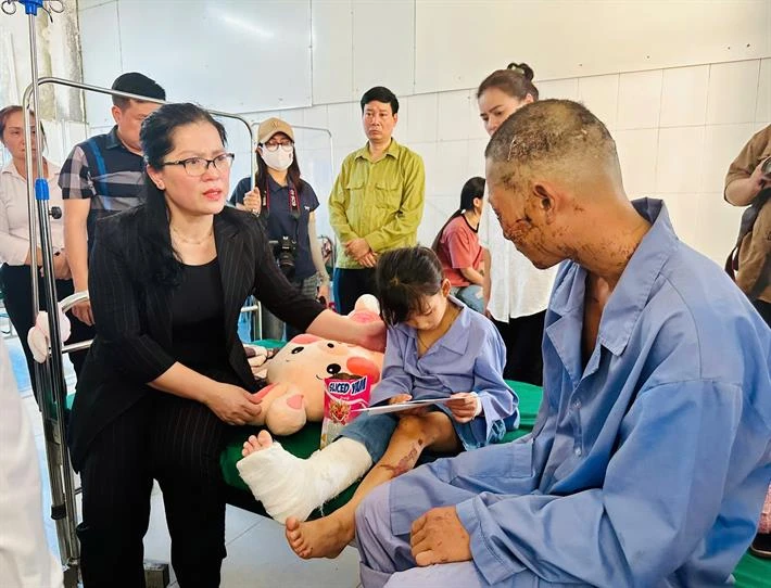 học sinh đi học trở lại