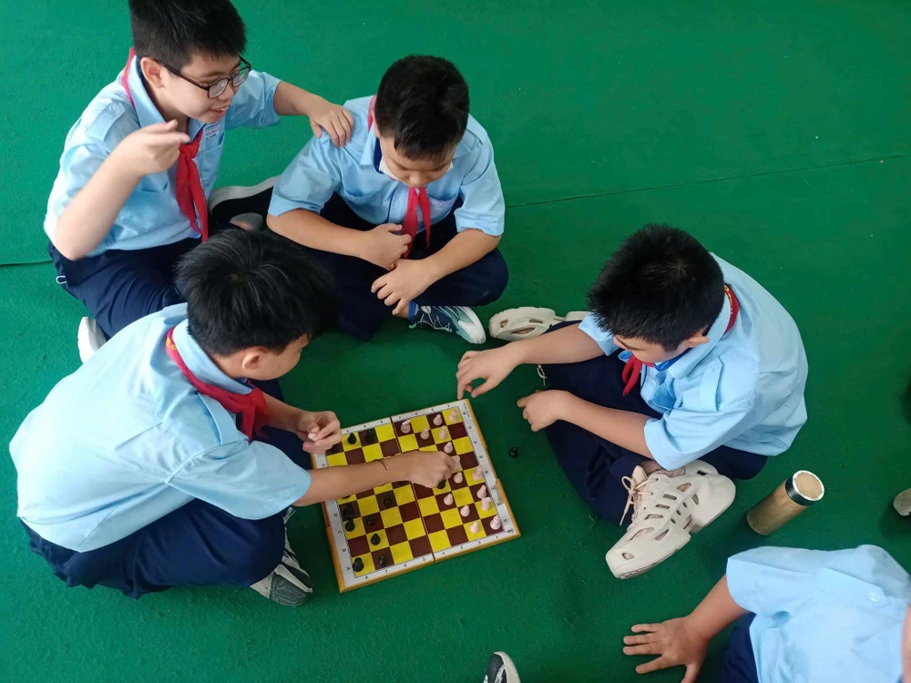 sử dụng điện thoại