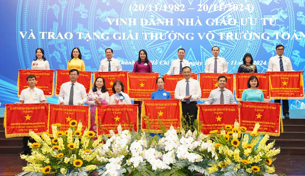 giai-thuong-vo-truong-toan-.jpg