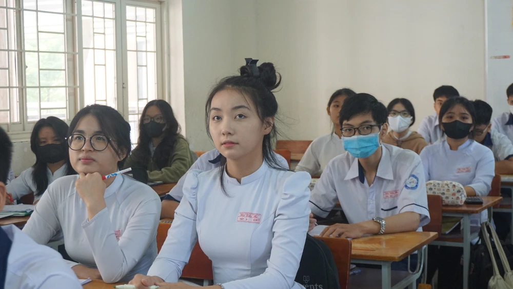 siết xét tuyển sớm