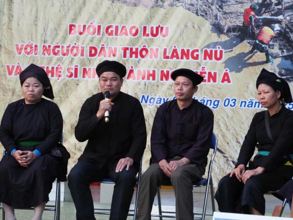 người dân làng nủ