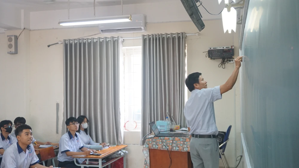 bỏ hình thức đình chỉ học