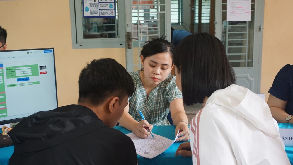 tuyển sinh vào lớp 10