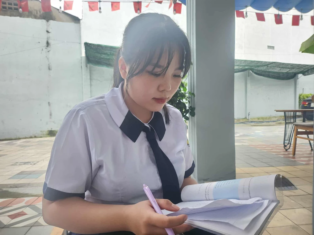 nữ sinh lớp 6 ở tuổi 22