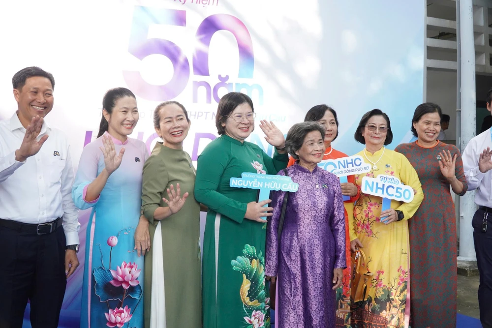 Trường THPT Nguyễn Hữu Cầu