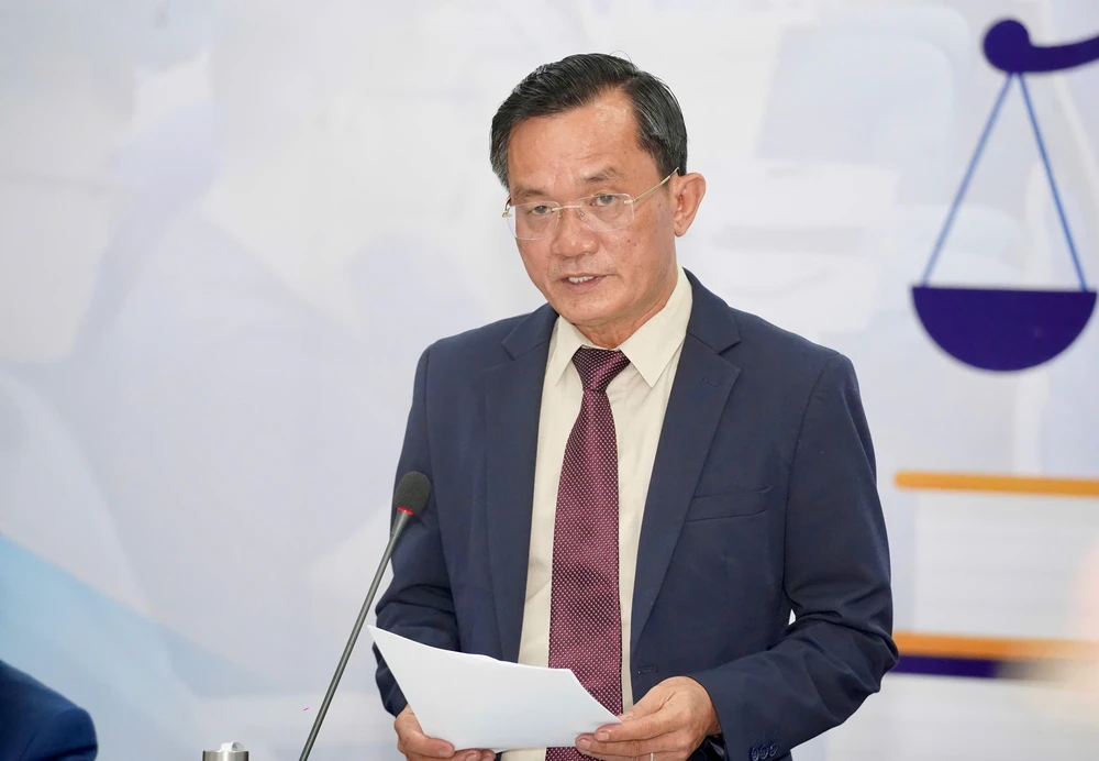 Ông Nguyễn Đức Hiển, Phó Tổng biên tập thường trực Báo Pháp Luật TP.HCM, phát biểu tại buổi toạ đàm. Ảnh: THUẬN VĂN