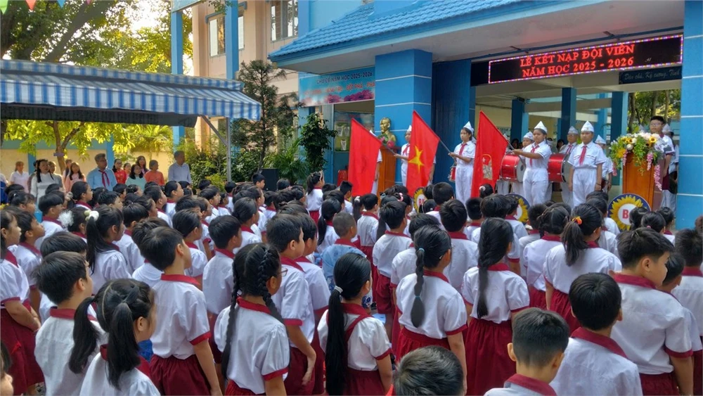tạm dừng bán trú