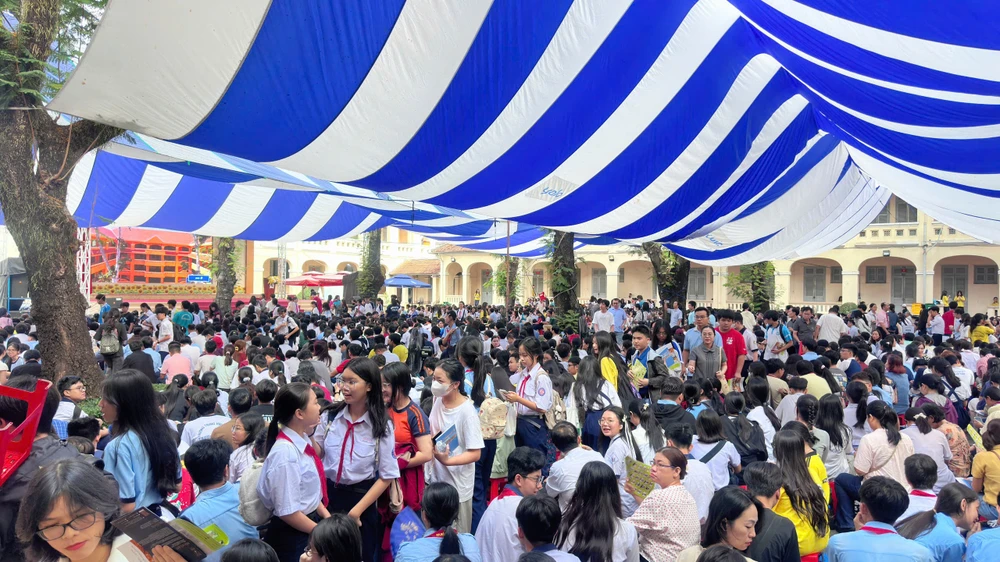 chuyên Lê Hồng Phong